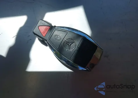 2017 Mercedes-Benz C 300 Luxury/Sport z USA, uszkodzony, nr VIN 55SWF4JB7HU227987